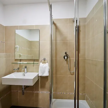 A Restaurace Bily Mlyn 招待所 利贝雷茨